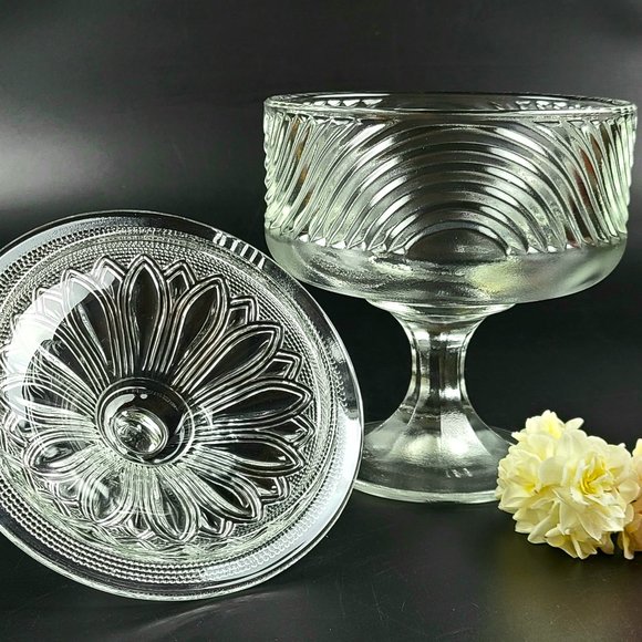 Vintage- Glass Candy Dish with Pedestal & Lid- Beautiful - Picture 8 of 10